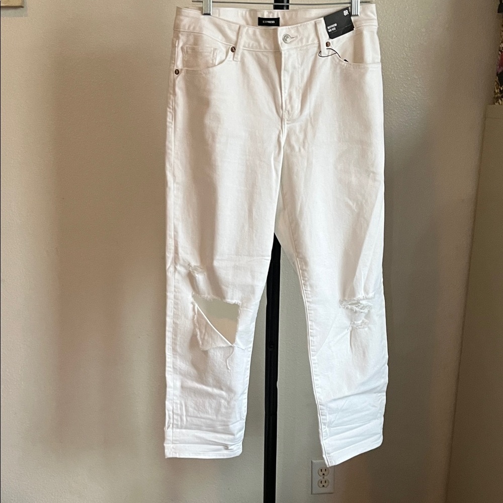 Express Women’s 8R White Boyfriend Fit Distressed Jeans NWT